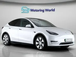 White Used 2022 Tesla Model Y Long Range SUV | £22,400 (Fair price)