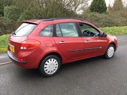 Red Used 2011 Renault Clio GrandTour Expression Estate | £3,000 (Super price)