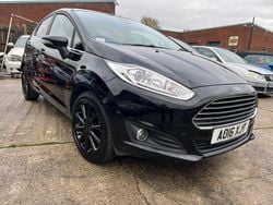 Black Used 2016 Ford Fiesta Titanium Hatchback | £4,350 (Fair price)