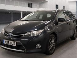 Grey Used 2015 Toyota Auris Hybrid Estate | £7,740 (Fair price)