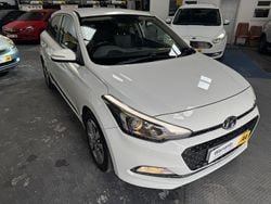 White Used 2016 Hyundai i20 Premium Hatchback | £5,000 (Fair price)