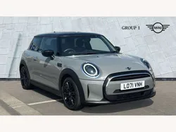 Moonwalk grey Used 2022 Mini Cooper Exclusive Hatchback | £19,750 (Fair price)