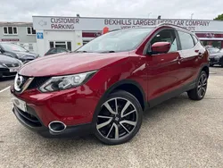 Red Used 2016 Nissan Qashqai Tekna SUV | £10,499 (Fair price)