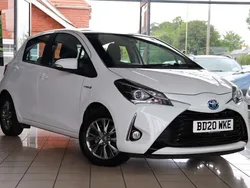 White Used 2020 Toyota Yaris Hybrid Hatchback | £13,070 (Fair price)