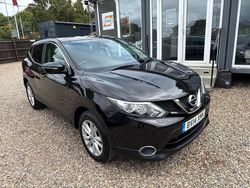 Black Used 2014 Nissan Qashqai Acenta Premium SUV | £7,290 (Fair price)