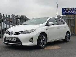 White Used 2013 Toyota Auris Hybrid Hatchback | £7,395 (Fair price)