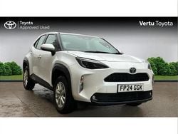 White Used 2024 Toyota Yaris Cross SUV | £21,520 (Good price)