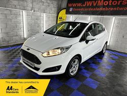 White Used 2014 Ford Fiesta Zetec Hatchback | £6,295 (Fair price)