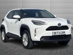 White Used 2023 Toyota Yaris Cross SUV | £21,395 (Fair price)