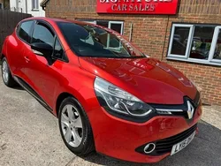 Red Used 2015 Renault Clio IV Dynamique Hatchback | £3,895 (Fair price)