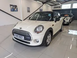 White Used 2015 Mini Cooper Hatch Hatchback | £7,795 (Fair price)