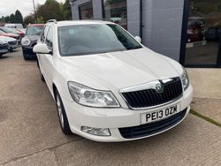 White Used 2013 Skoda Octavia Elegance Estate | £4,995 (Fair price)