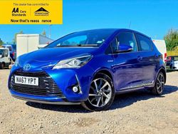 Blue Used 2017 Toyota Yaris Hybrid Hatchback | £9,988 (Fair price)