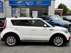 White Used 2017 Kia Soul 2 SUV | £11,775 (Fair price)