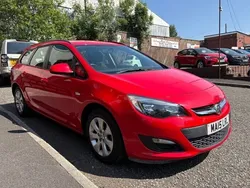 Red Used 2015 Vauxhall Astra Design Edition Estate | £6,495 (Fair price)