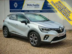 Grey with black roof Used 2022 Renault Captur SE SUV | £14,995 (Fair price)