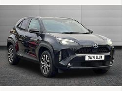 Black Used 2021 Toyota Yaris Hybrid Design SUV | £18,695 (Fair price)