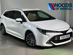 White Used 2019 Toyota Corolla Estate | £17,389 (Fair price)