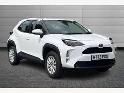 Pure white Used 2023 Toyota Yaris Cross SUV | £21,295 (Fair price)