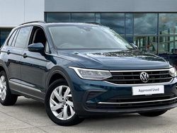Nightshade blue metallic Used 2022 VW Tiguan Life SUV | £20,693 (Fair price)