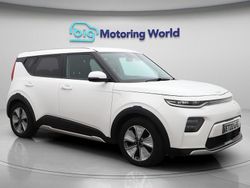 White Used 2022 Kia Soul EV SUV | £12,300 (Good price)