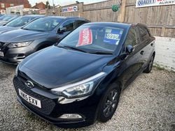 Black Used 2015 Hyundai i20 Premium Hatchback | £8,990 (Fair price)