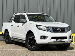 White Used 2016 Nissan Navara Tekna Pickup | £13,295 (Fair price)