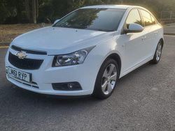 White Used 2011 Chevrolet Cruze LT Sedan | £2,500 (Fair price)