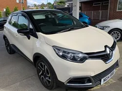 Cream black Used 2014 Renault Captur Dynamique SUV | £3,995 (Fair price)