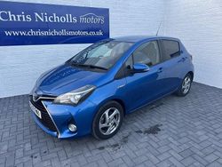 Blue Used 2017 Toyota Yaris Hybrid Hatchback | £12,995 (Fair price)