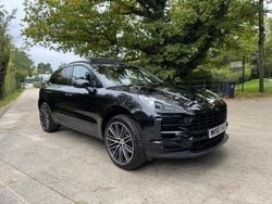 Black Used 2018 Porsche Macan SUV | £32,950 (A bit pricey)