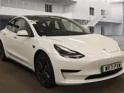 White Used 2021 Tesla Model 3 Standard Range Plus Sedan | £18,985 (Fair price)