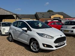 White Used 2013 Ford Fiesta Zetec Hatchback | £3,699 (Good price)