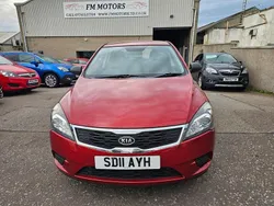 Red Used 2011 Kia Ceed Hatchback | £2,495 (Super price)