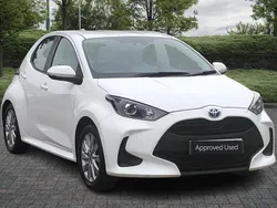 White Used 2022 Toyota Yaris Hybrid Hatchback | £14,350 (Good price)