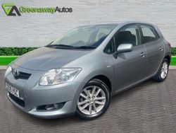 Silver Used 2009 Toyota Auris Hatchback | £3,491 (Fair price)
