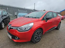Red Used 2016 Renault Clio IV Dynamique Hatchback | £4,495 (Fair price)