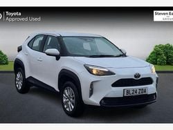 Used 2025 Toyota Yaris Hybrid Estate | £21,044 (Good price)