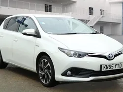 White Used 2015 Toyota Auris Hybrid Design Hatchback | £9,000 (Fair price)
