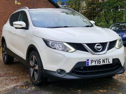White Used 2016 Nissan Qashqai N-Connecta SUV | £5,350 (Fair price)