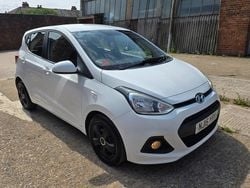 White Used 2015 Hyundai i10 SE Hatchback | £3,495 (Good price)