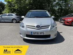 Silver Used 2010 Toyota Auris Hatchback | £4,280 (Fair price)