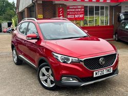 Dynamic red Used 2020 MG ZS Exclusive Sedan | £10,995 (Fair price)