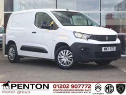 White Used 2022 Peugeot Partner Premium MPV | £9,990 (Good price)