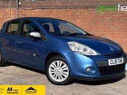 Blue Used 2010 Renault Clio II Hatchback | £2,495 (A bit pricey)