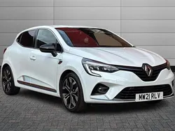 Quartz white Used 2021 Renault Clio V Hatchback | £11,495 (Fair price)
