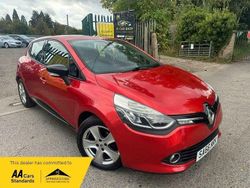 Red Used 2016 Renault Clio IV Dynamique Hatchback | £5,895 (Fair price)