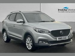 Cosmic silver Used 2018 MG ZS Excite Hatchback | £8,500 (Good price)