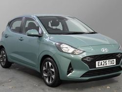 Mangrove green Used 2025 Hyundai i10 Advanced Hatchback | £15,093 (A bit pricey)