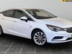 White Used 2018 Vauxhall Astra Hatchback | £7,695 (Good price)